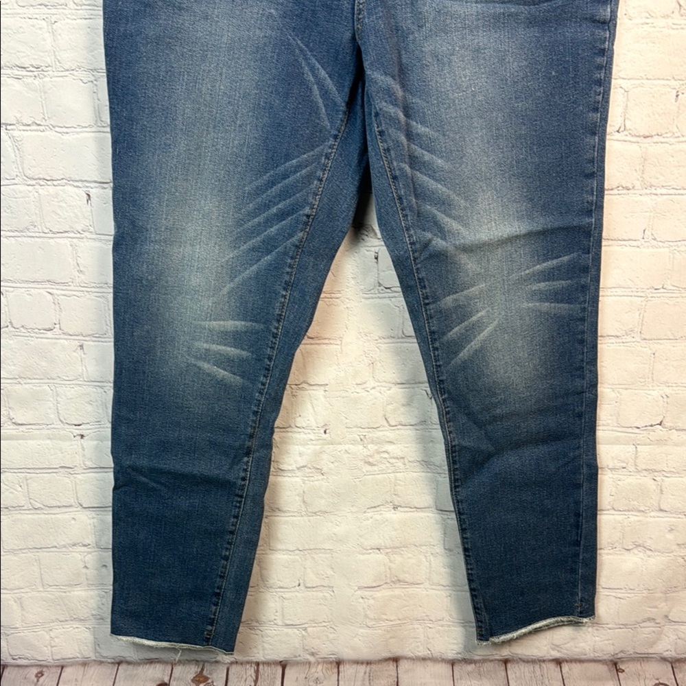 BloomChic High Rise Blue Jeans - Picture 5 of 6